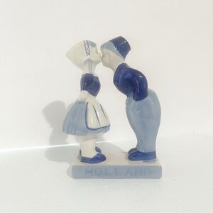 Hand Painted Delft Pottery Blue and White Dutch Kissing Couple